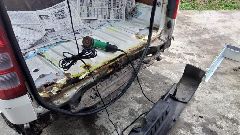 ハイエース荷台メンテ