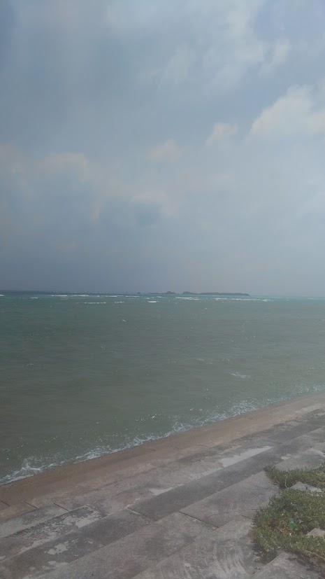 まだ遠い台風13 ヒナイ海岸
